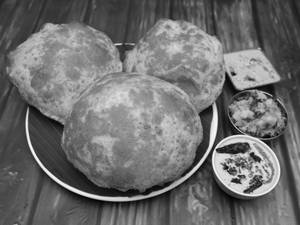 Poori (2 Pcs)with Sagu