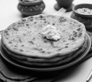 Tawa Aloo Paratha With Raita