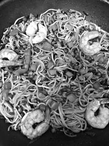 Hakka Noodles Prawns