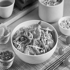Pad Thai Noodles Non-Veg (Serves 1-2)