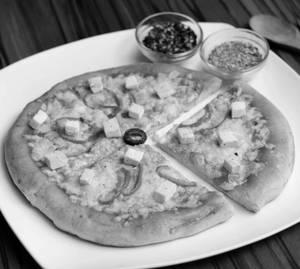 Paneer Tikka Pizza