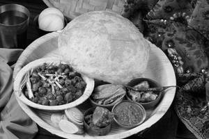 Chole Bhature [Serves 1]