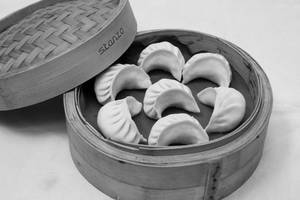 Vegetable Steamed Momos (8 Pcs )