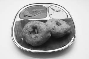 Medu Vada Sambhar (Served with Chutney) 