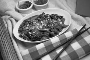 Wok Tossed Chicken With Dry Chilli And Peanuts.