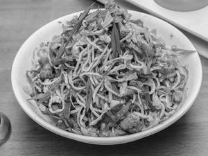 Chilly Garlic Hakka Noodles