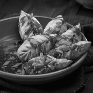 Chicken Hot Garlic Momo ( 7 Pcs)