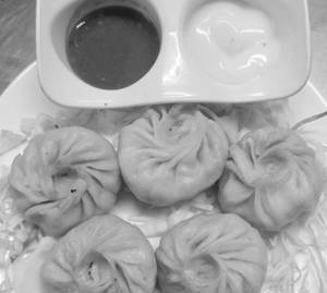 Veg Steam Momos (10 Pcs)