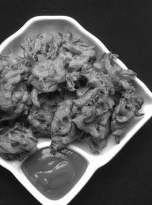 Onion Pakoda With Catchup