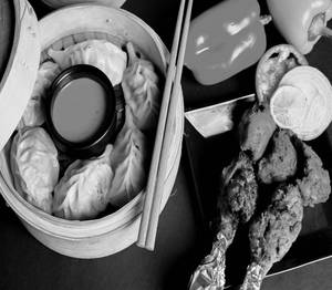 Schezwan Chicken Steamed Momos [6 Pieces]
