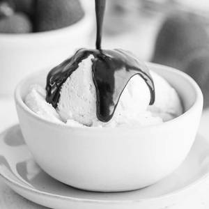 Vanilla With Chocolate Sauce