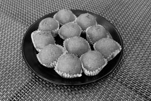 Kanpuri Laddu