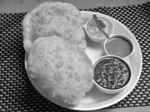 Chole Bhatoore (3 Pcs)
