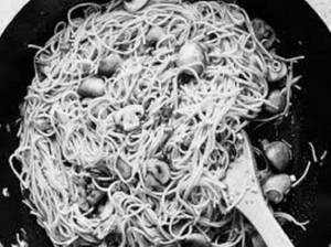 Mushroom Hakka Noodles
