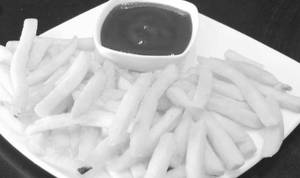 Salted french fries. (Served with tomato sauce)