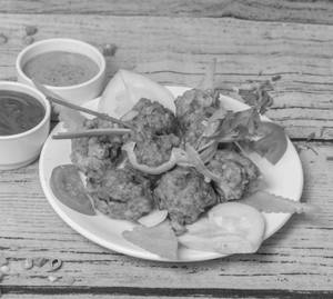 Chi Pakoda [8]Pieces]