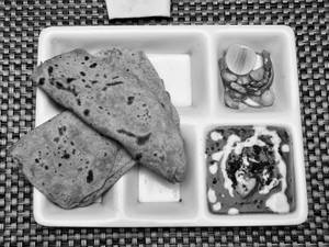 Dal Makhani With Lachha Paratha (2 Pcs)