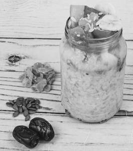 Peachy Blinders Overnight Oats