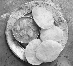 4 Poori With Aloo Sabzi                                  