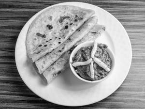 Chicken Bharta With Paratha Combo