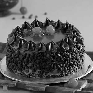 Merry Christmas Fully Loaded Choco Chips Cake                               