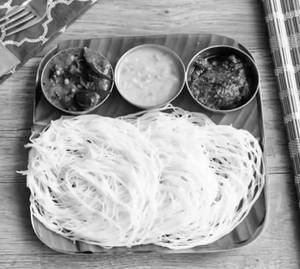 Idiyappam (3 Pcs) with Kurma
