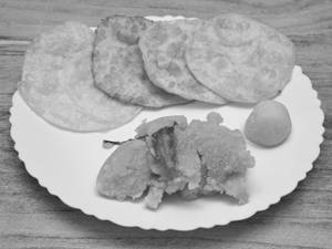 Luchi 4 Pc + Sujir Halwa(500 gms).