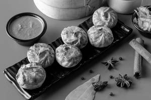 Veg Achari Momos [6 Pieces]