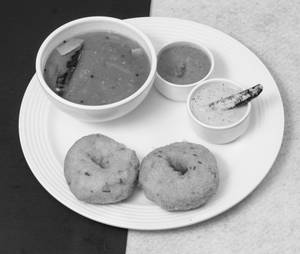 Vada Sambhar (served With Sambar And Chutney) (2pc)