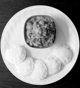 Idli Vadacurry (2 Pcs)