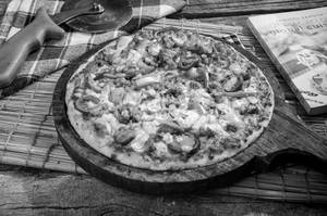 Chicken Spicy Schezwan Pizza