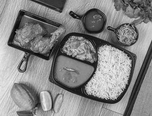 Chicken Dhakai Bhuna Office Parar Thali. (2pcs)