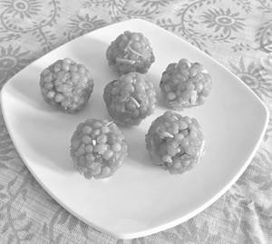Moti Boondi Satrangi Ladoo
