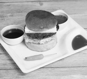 Makhani Paneer Burger 
