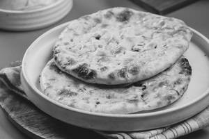 Amritsari Kulcha (2pcs)