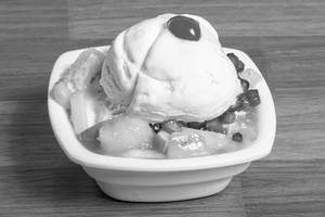 Fruit Salad With Vanilla Ice Cream