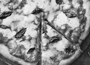 Chilly Garlic Margherita Pizza [ Spicy San Marzano Tomato Sauce, Basil, Garlic, Herbs] [Signature Di