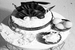 Lychee Gateau Cake [950 Gram]