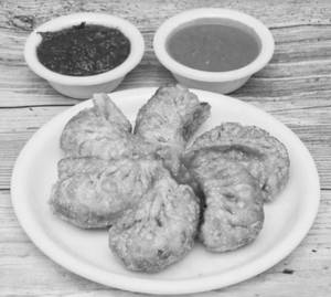 Veg Momos Fried (8 Pieces)