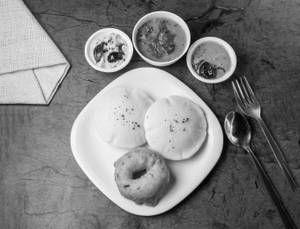 Idli (2 Pcs) & Vada (1 Pc)