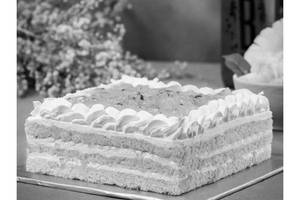 Pineapple Gateau 500g