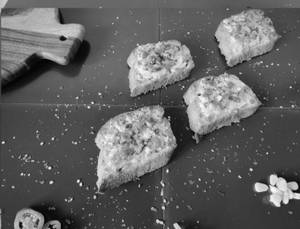 Masala Garlic Bread (4 Inches)