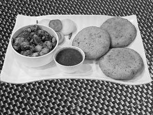 Kachori  4 Pcs + Aloo Masala