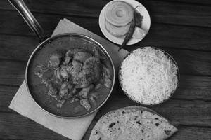 Home Style Boneless Chicken Curry With 2 Chapati &Rice Meal [Serves 1]