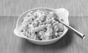 White sauce pasta with cheese