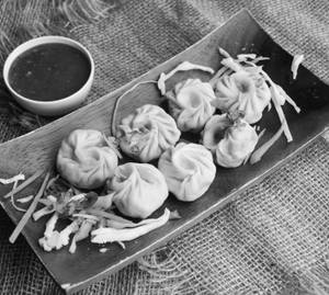 Veg Steamed Momos [6 Pieces]