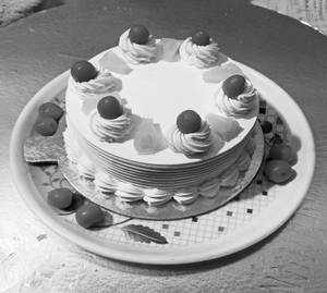 Pineapple Fresh Cream Eggless Cake ( 450 Gram )