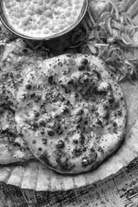 Cheese Garlic Naan (90 Gms)