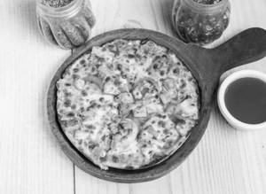 Onion And Paneer Pizza