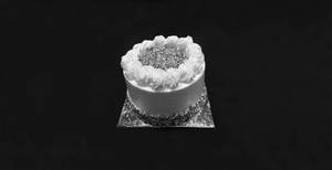 Classic Vanilla Cake - Eggless